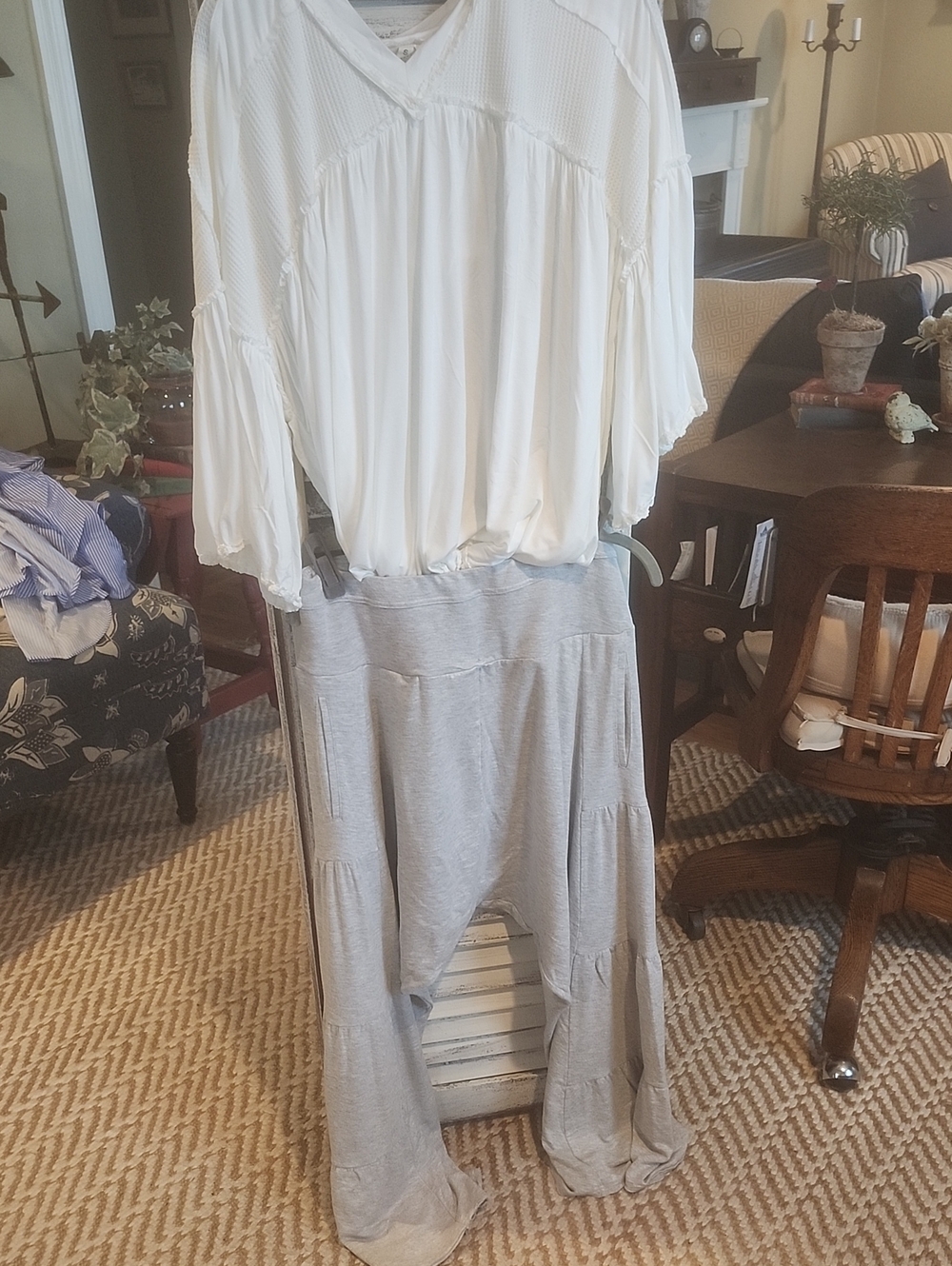 SET - POL Women's White V-Neck Peasant Top AND Free People Lounge Pants